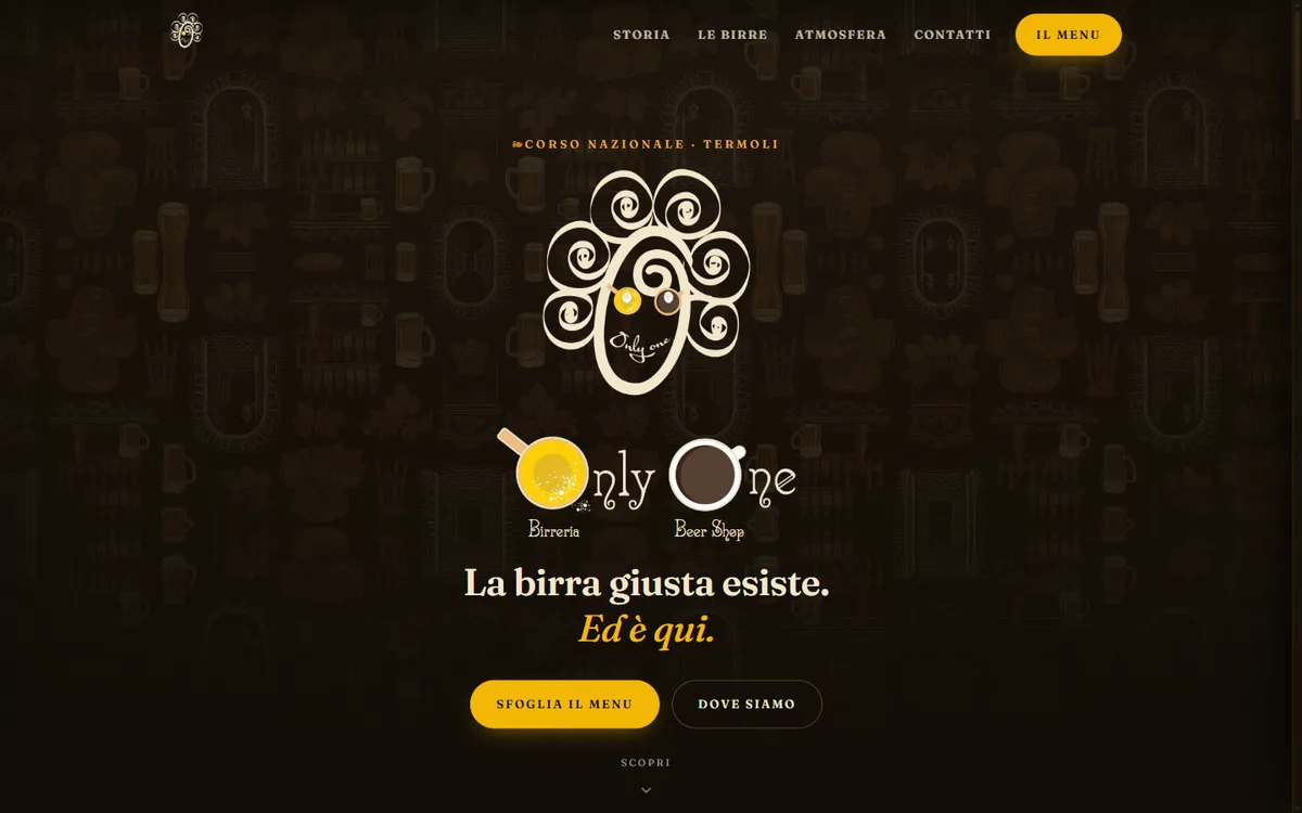 Il sito di Only One su desktop: il logo inciso ambra su fondo scuro da taproom, con menù e indicazioni