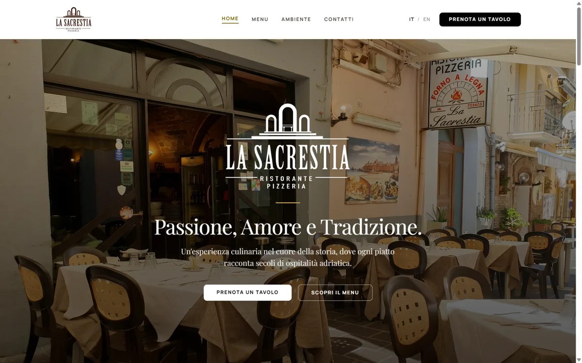 Il sito de La Sacrestia su desktop: l'esterno del ristorante nel borgo antico di Termoli, col logo e le prenotazioni